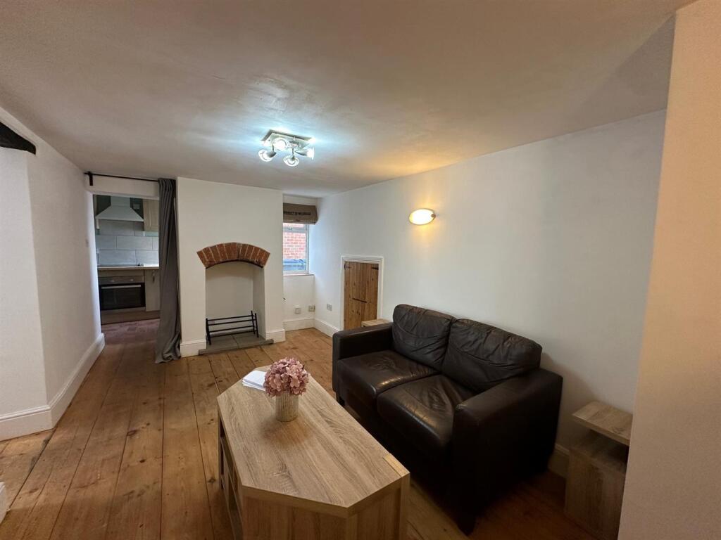 Living room 1.jpg