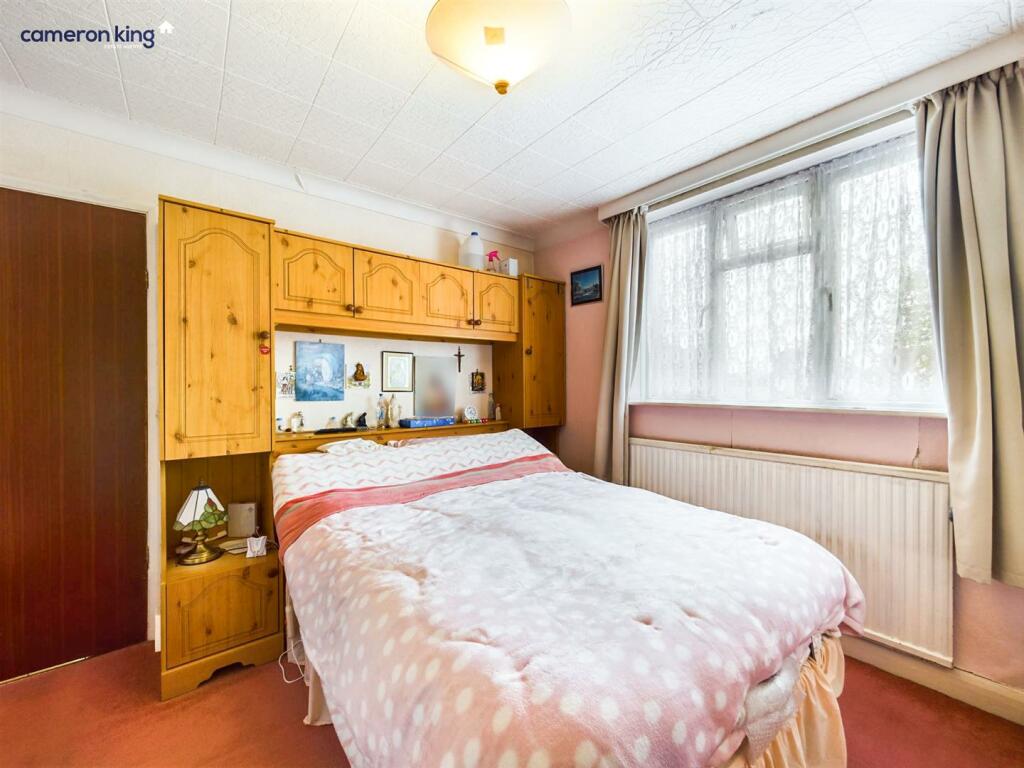 bedroom1.jpg