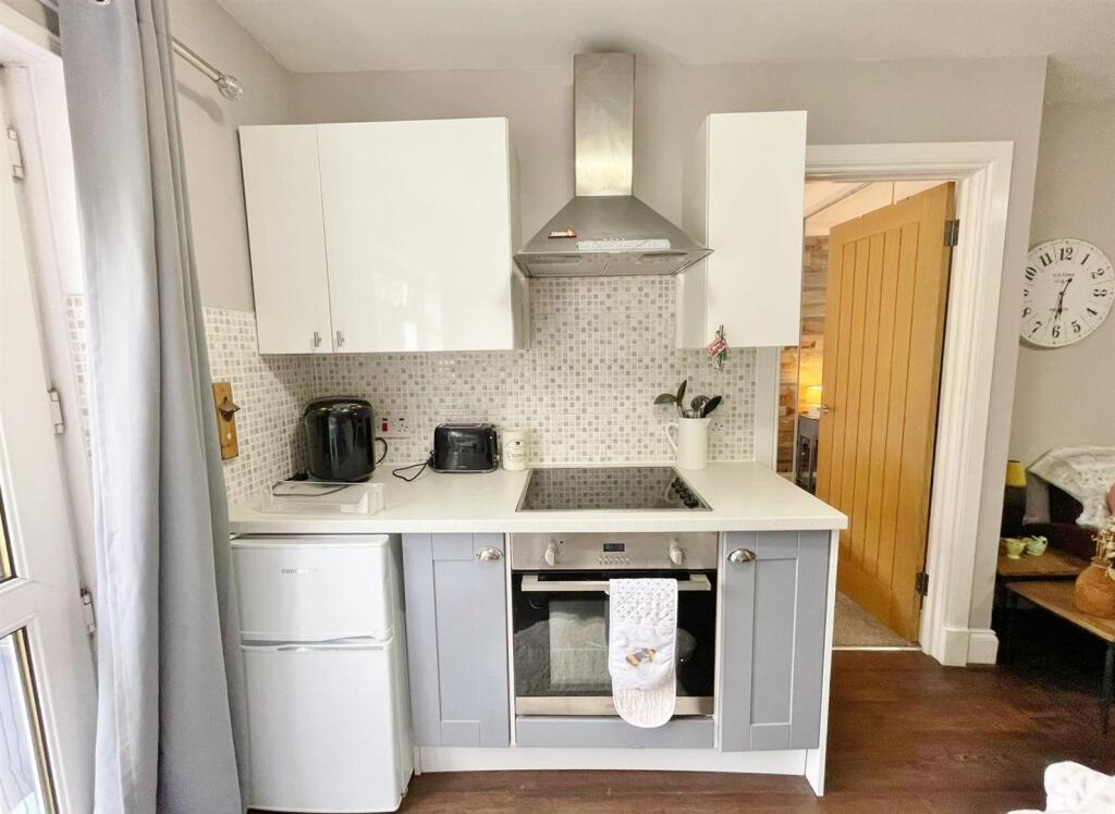 Kitchen 1