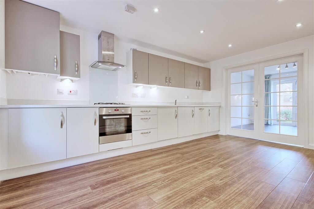 Kitchen 2.jpg