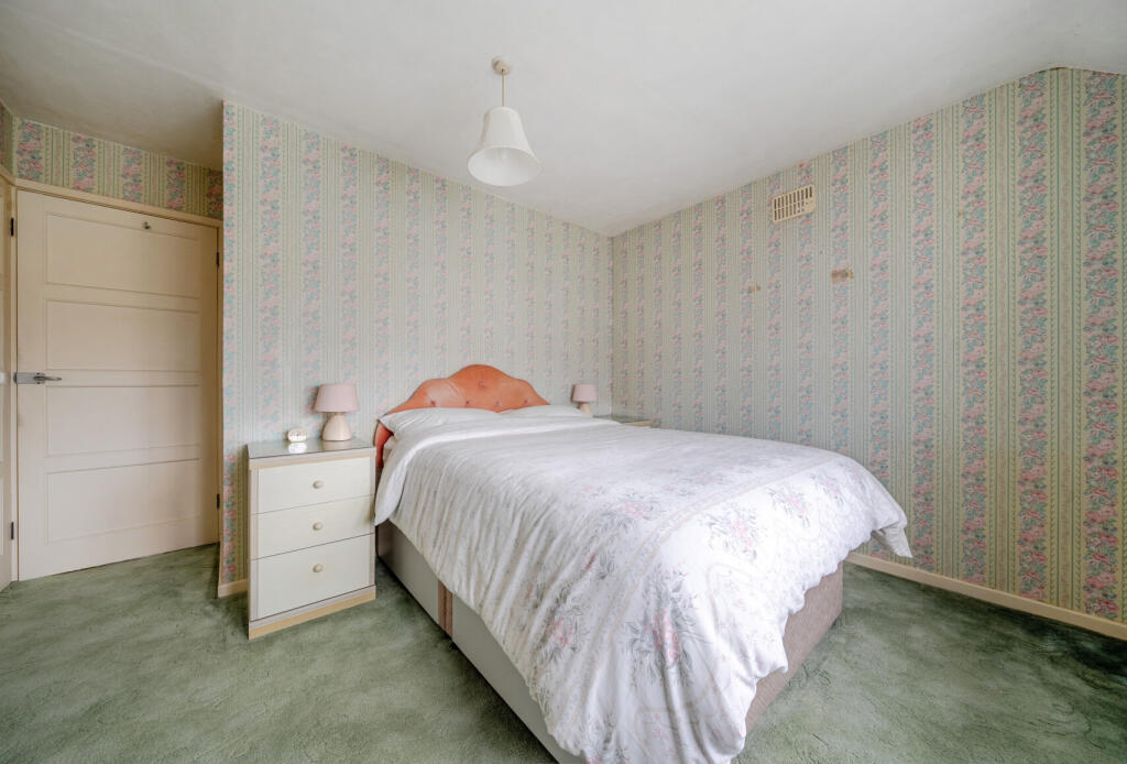 1381539-15-692467...