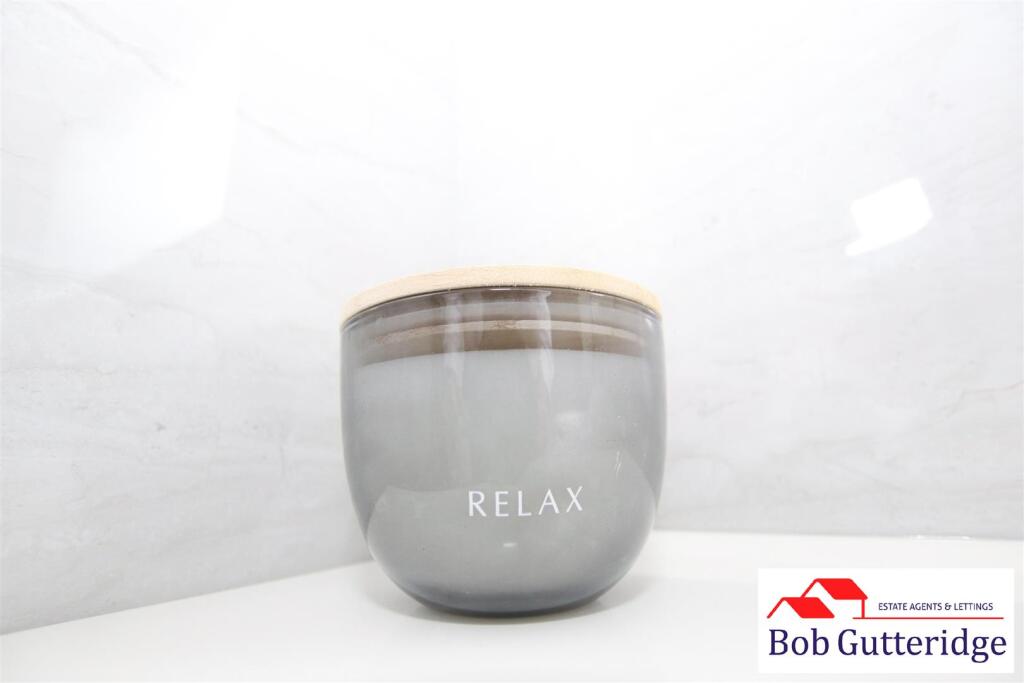 FIRST FLOOR LUXURY BATHROOM