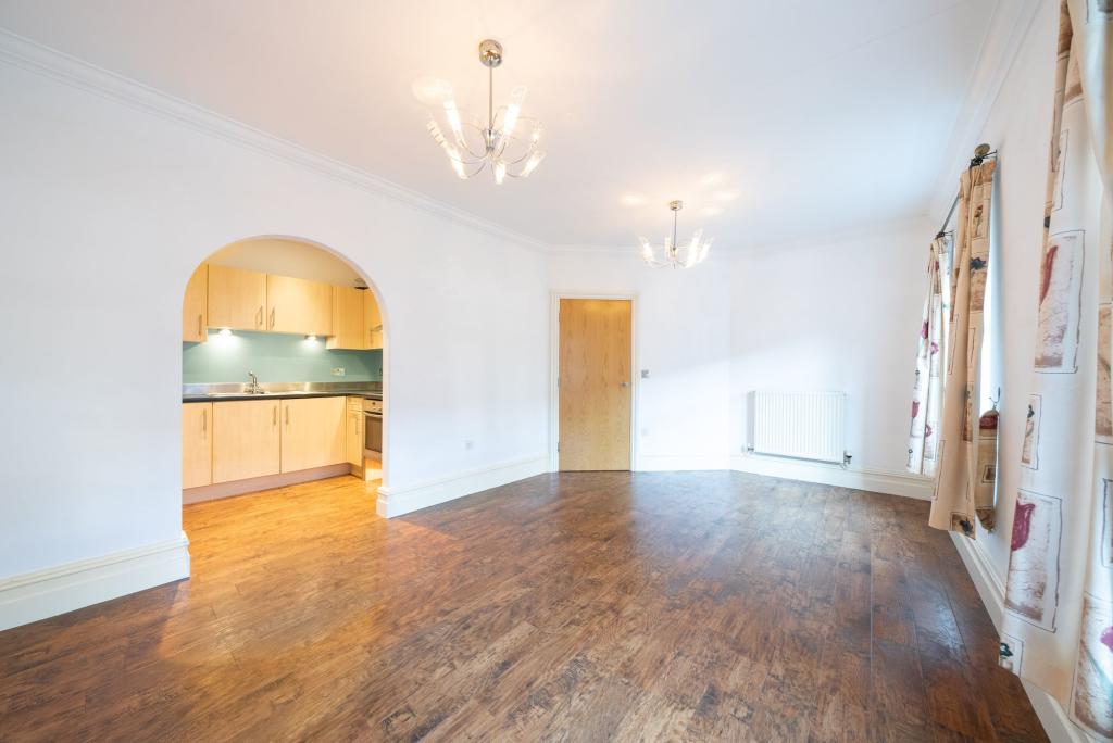 Lounge/Diner with easy access kitchen.