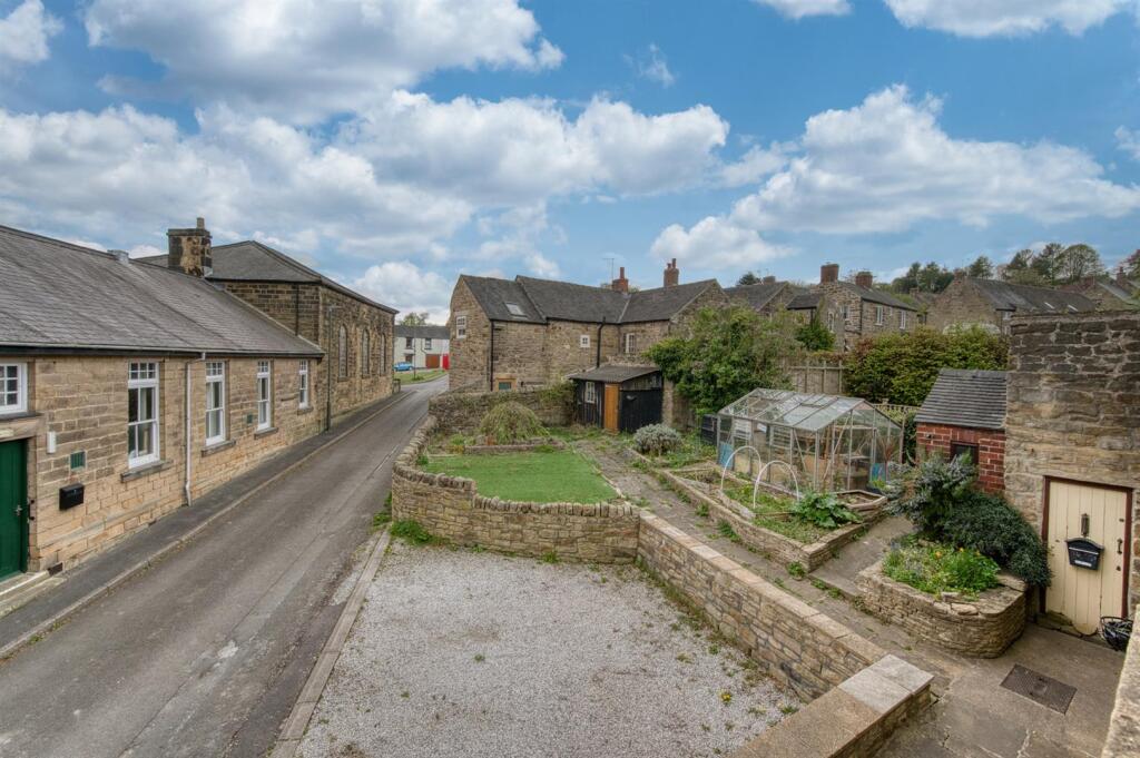 Front garden and driveway.jpg