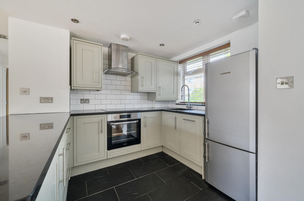 1353973-16-68c18a...