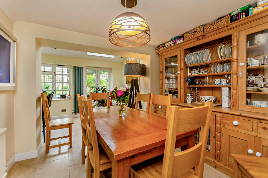 8601540-interior1...