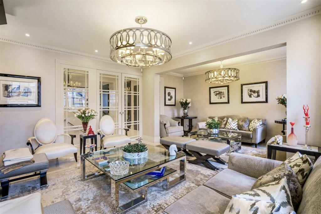 63813_26C Eaton Place  (10).jpg