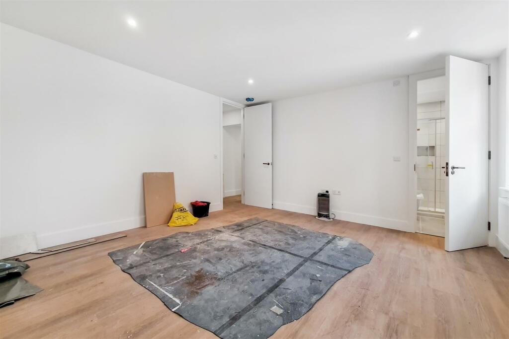 2_Main Bedroom-1.jpg