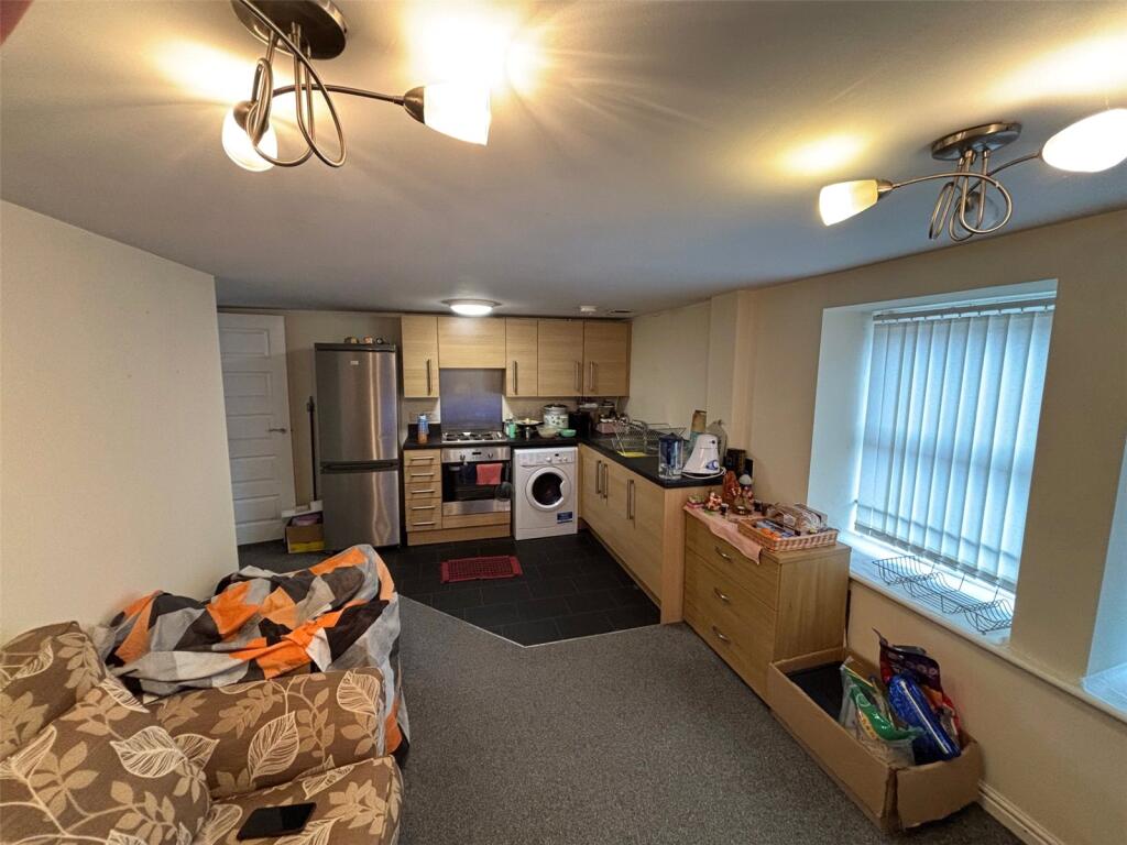 Kitchen / Living Roo