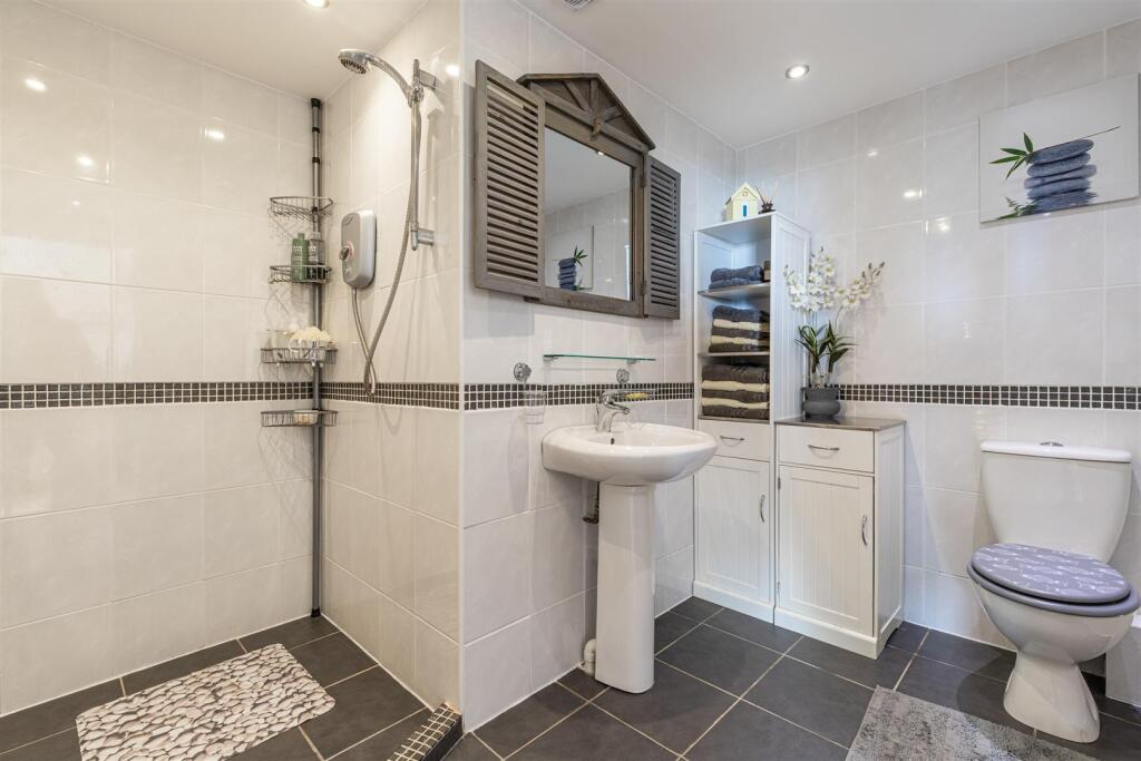 A37 - 83 Wheatlands Road, Paignton - 251001.jpg