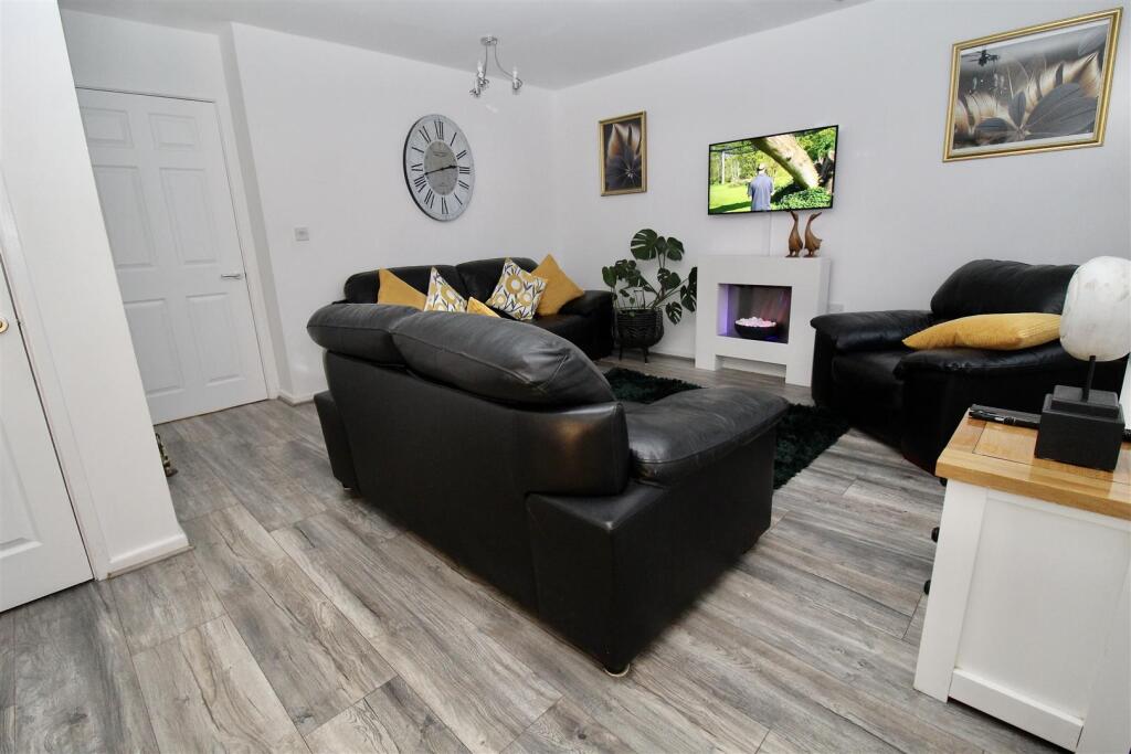 Lounge/Dining Room