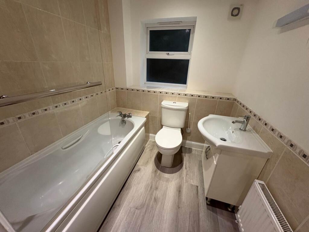 falcon court 2 bathr