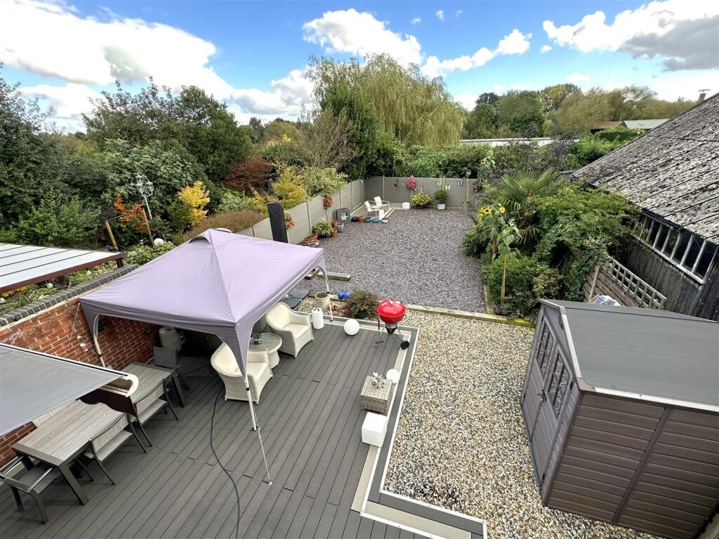 Beautiful SOUTH FACING Garden 942