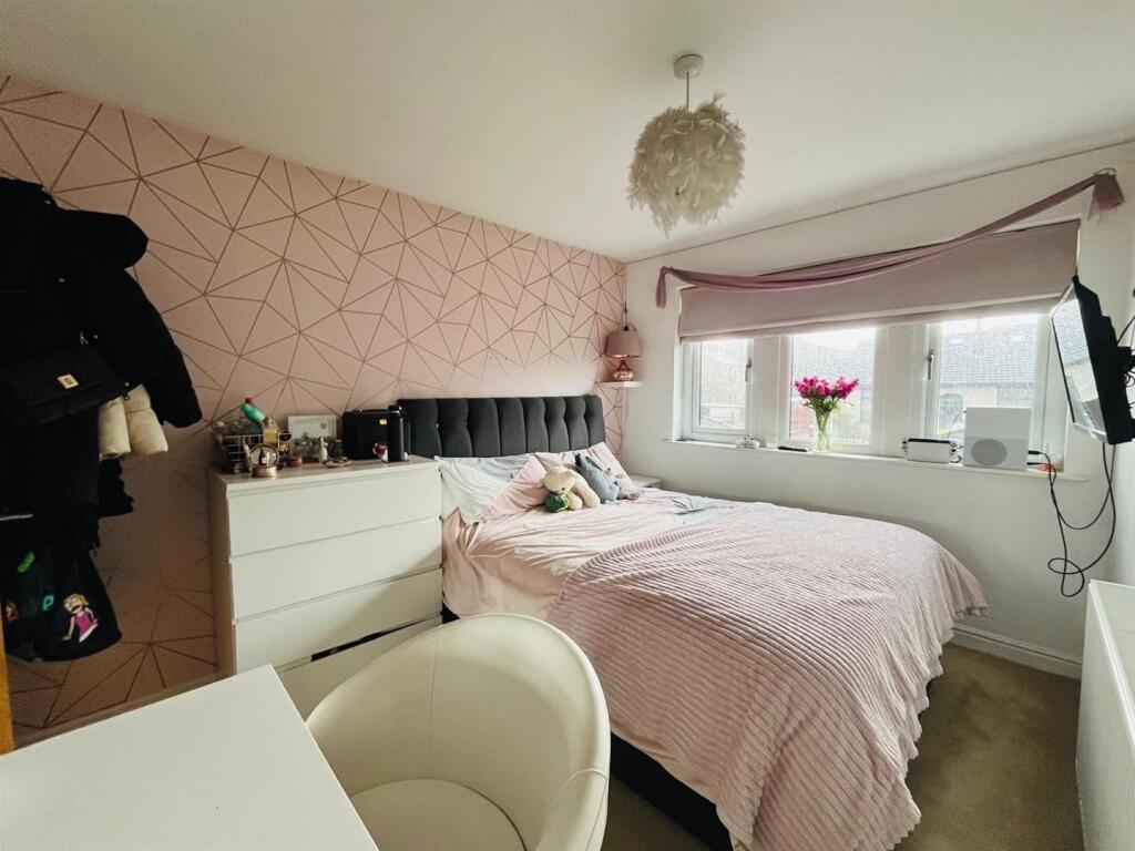 Pink Bed 1.jpg