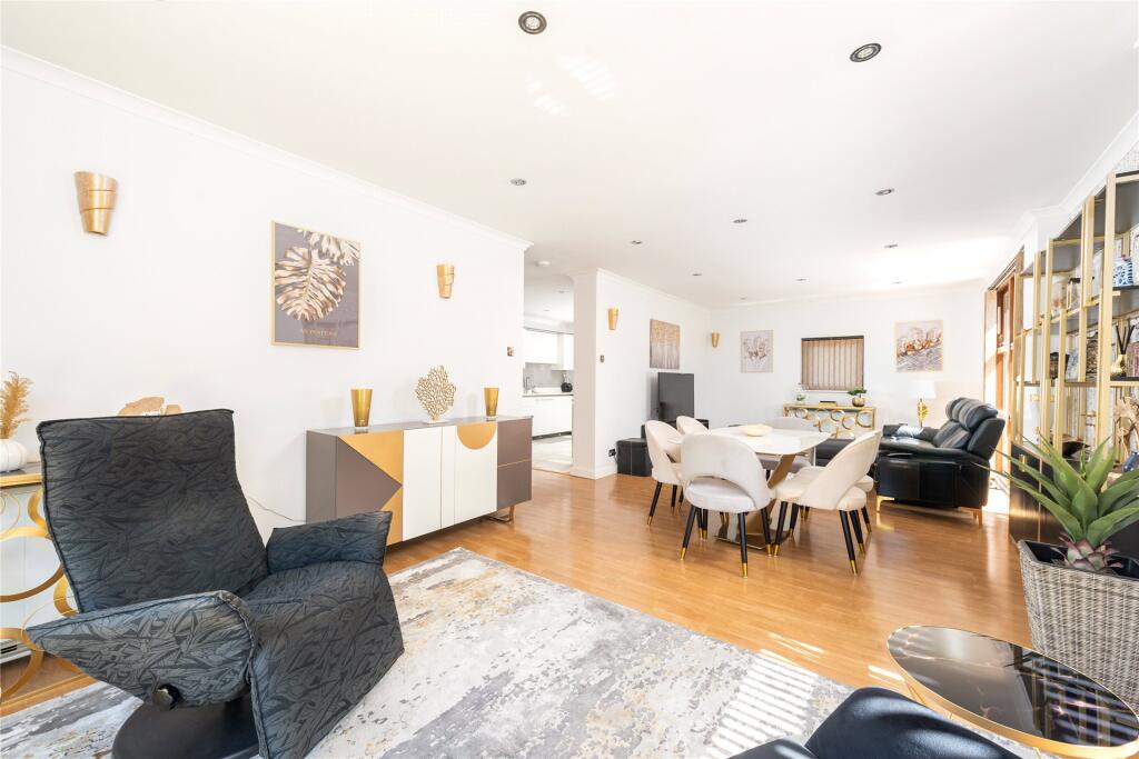 Sitting/Dining Room