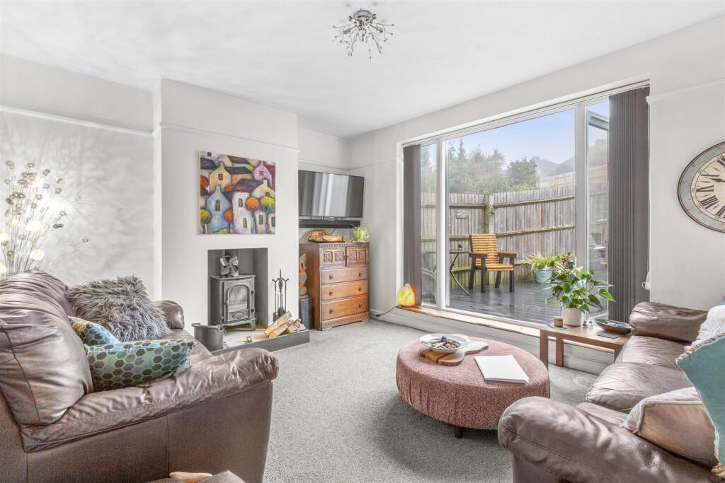 61 Southfield Rd, HP13 5JZ-6.jpg