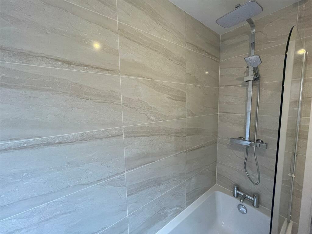 Bathroom 1.jpg