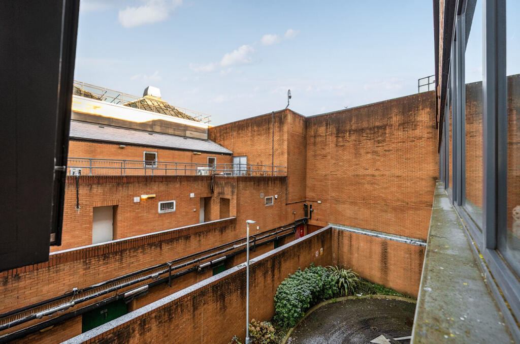 1395357-5-695b925...