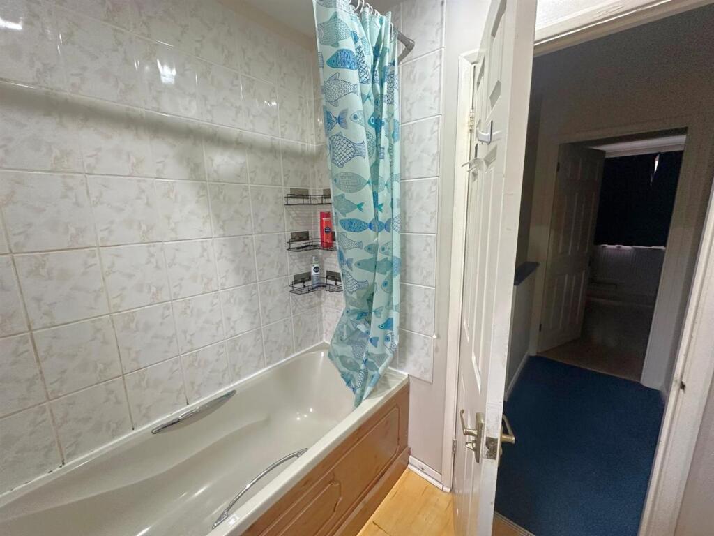 Bathroom 2.jpeg