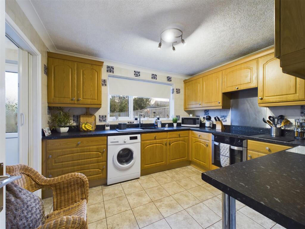 KITCHEN/ DINER