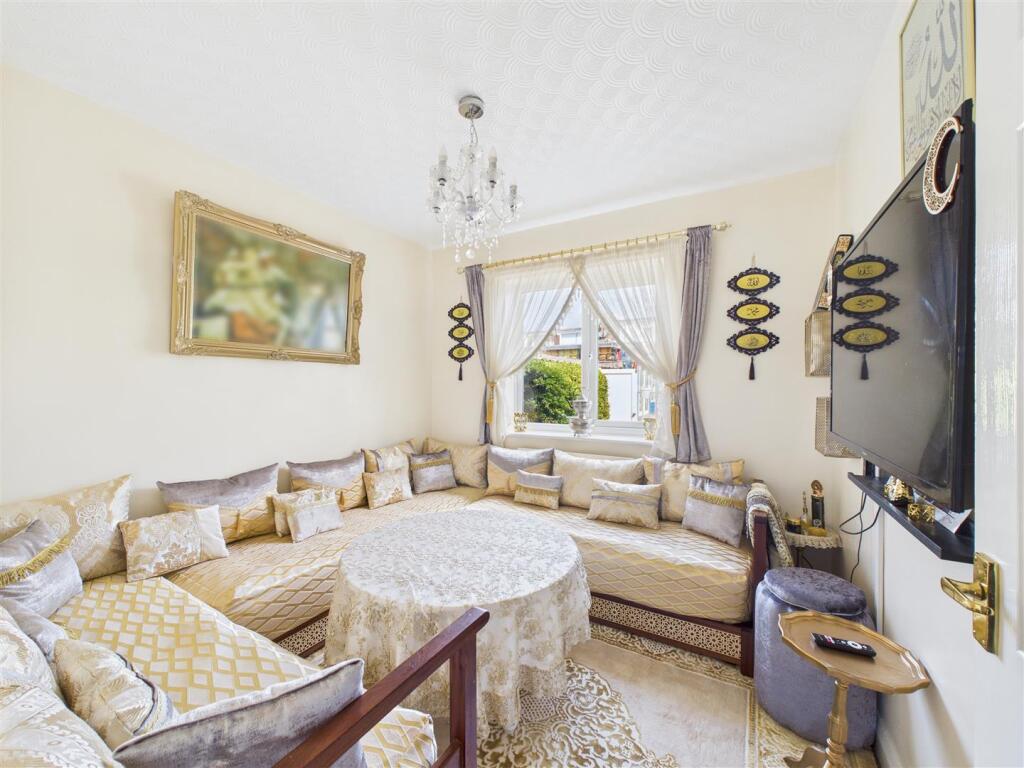 GROUND FLOOR BEDROOM