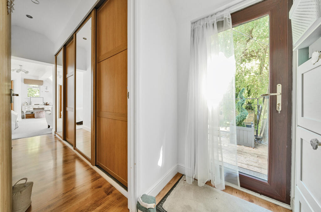 1295987-31-68276e...