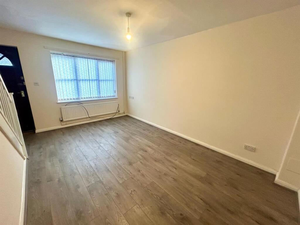 Living room 4.jpg
