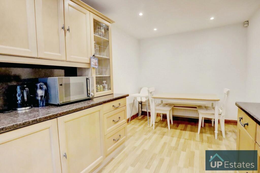 KITCHEN/ DINER