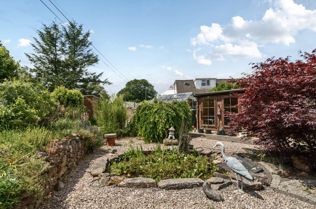 1304090-3-683dad0...