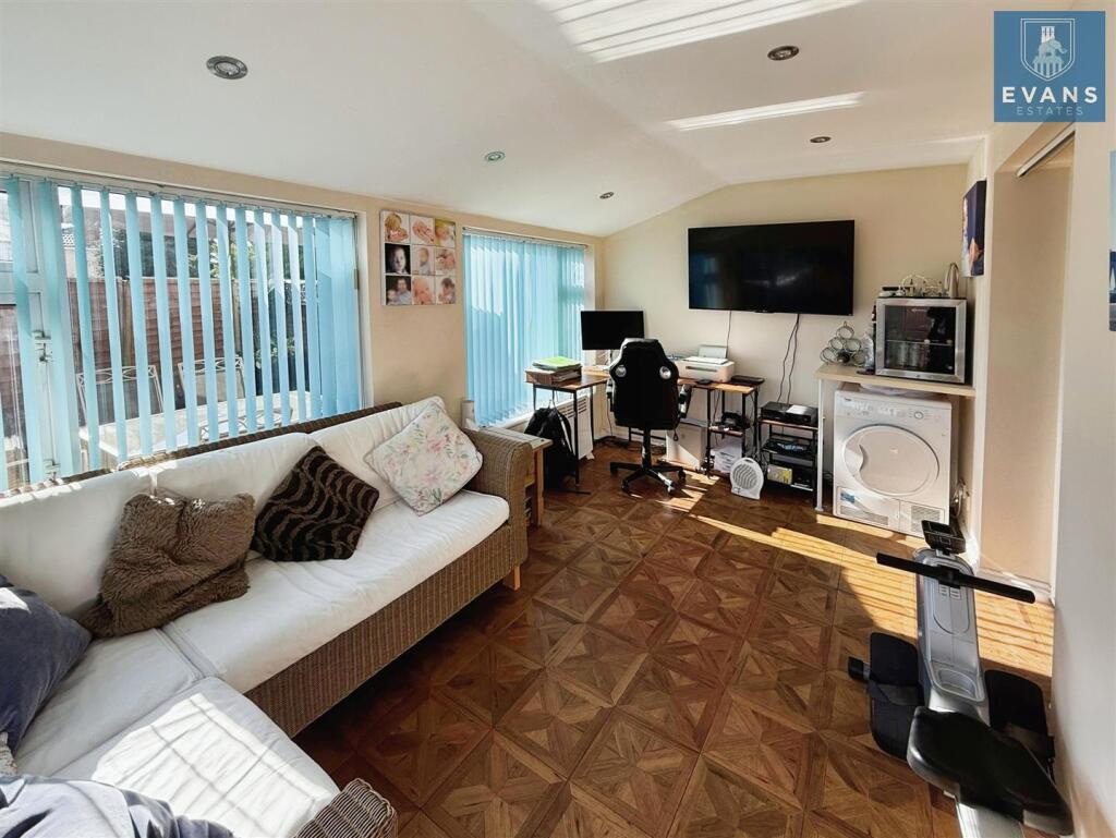 Rear Living/ Conservatory