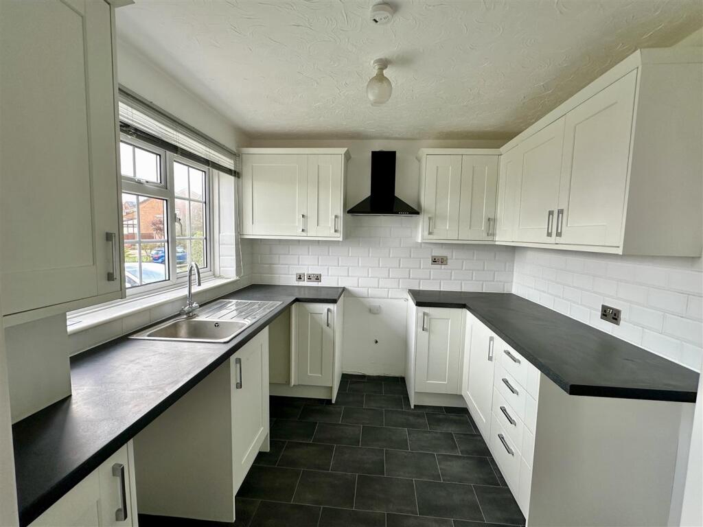 Kitchen: