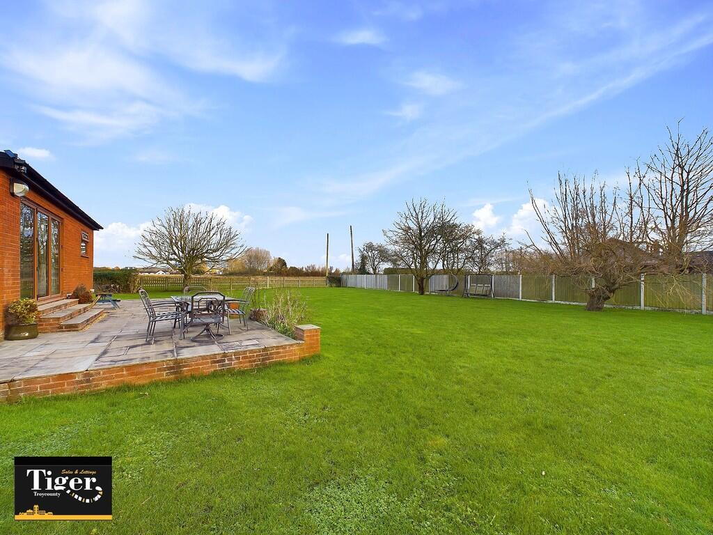 CAM02176G0-PR0427...