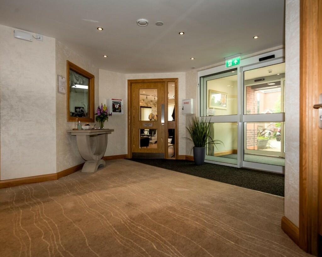 Entrance/Salon/Offic