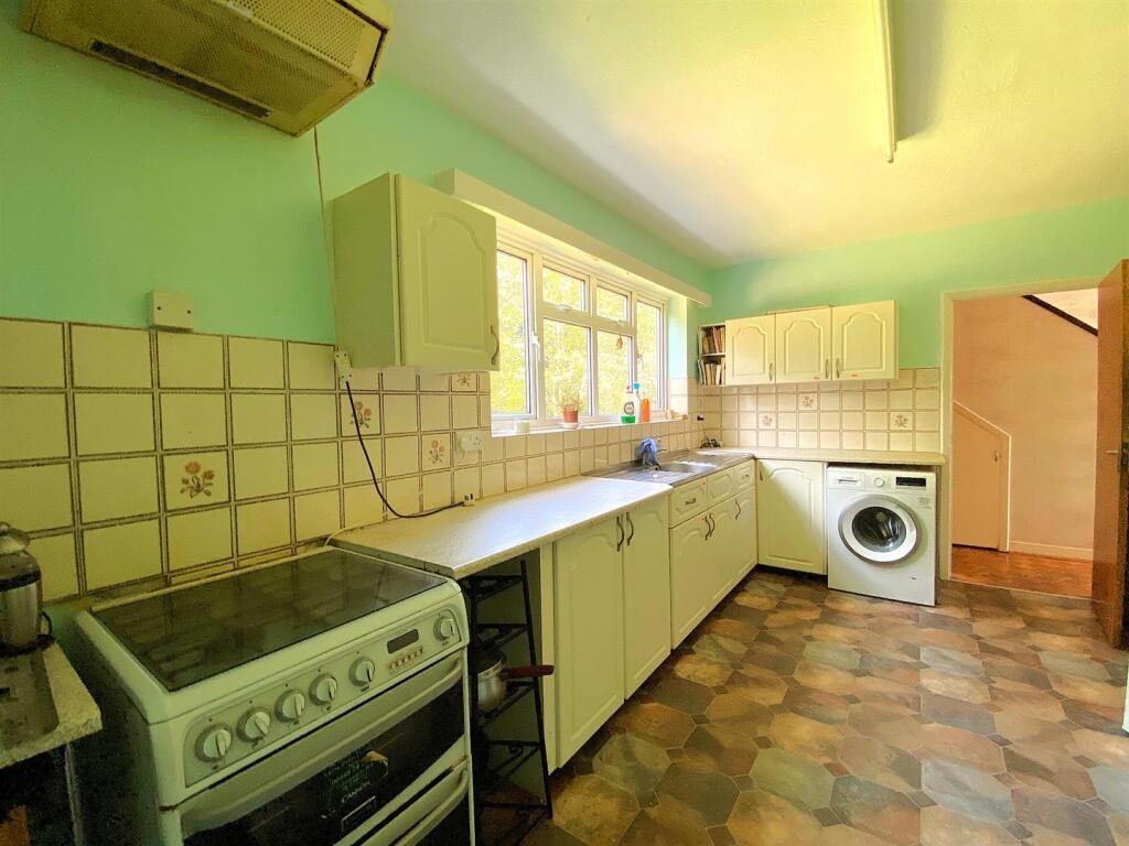 14 Millham Close - Kitchen1.jpg