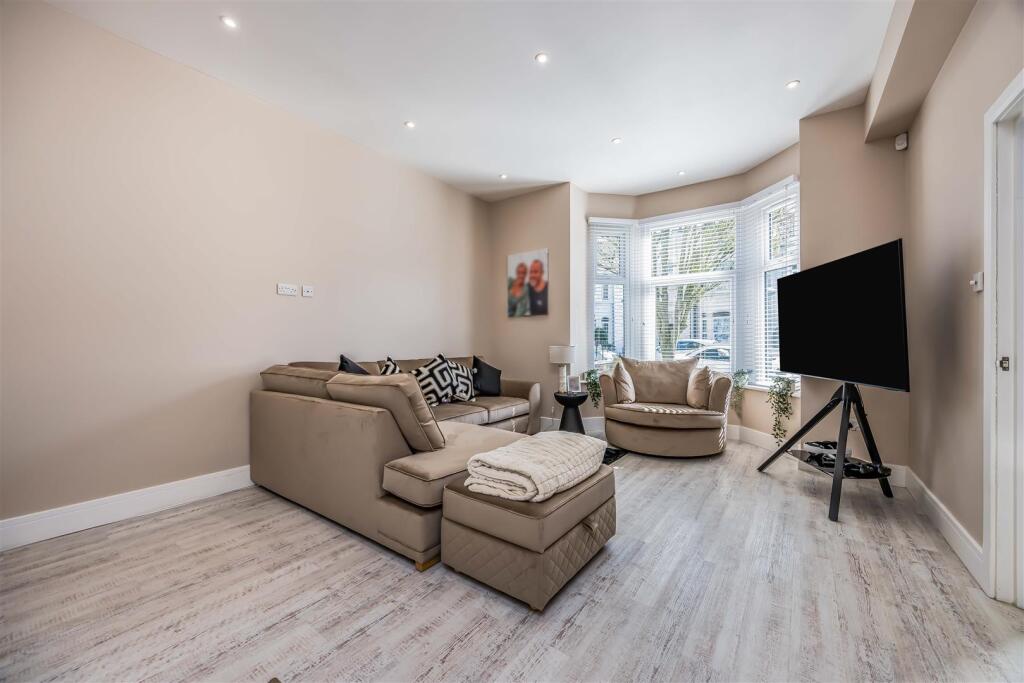 213 Laburnum Grove, Copnor-Small-PorticoMarketing-