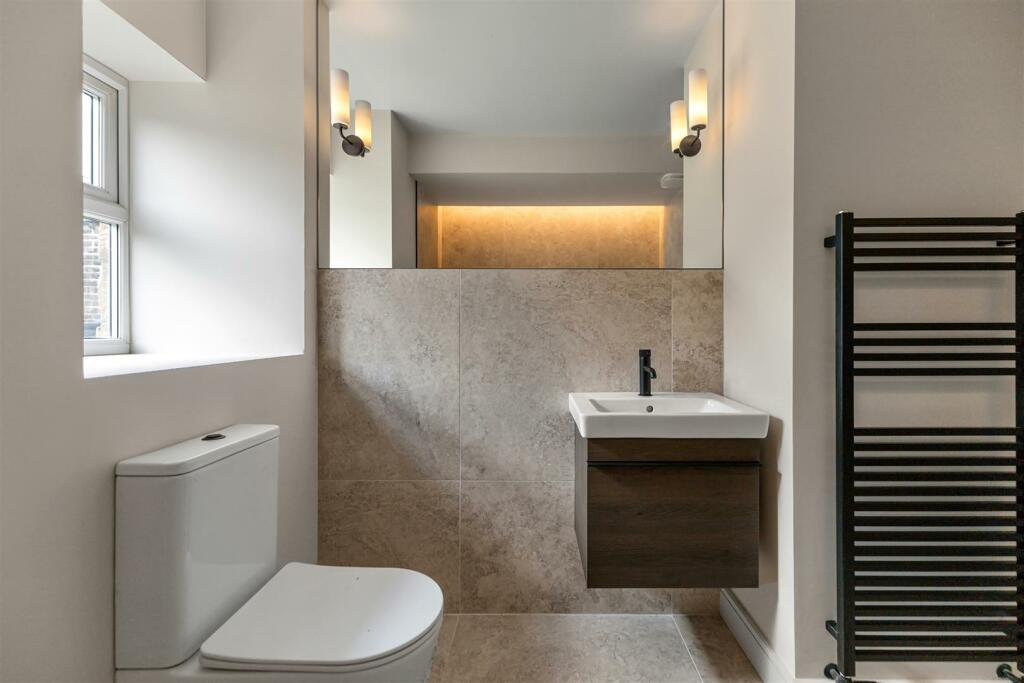Bathroom 3.jpg