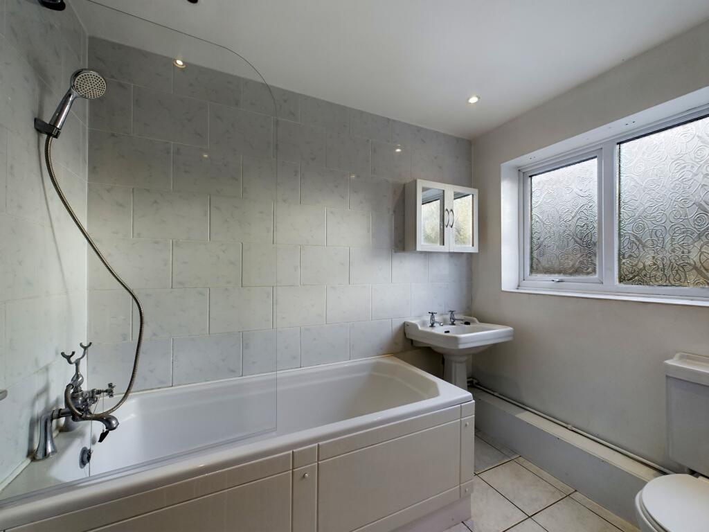 CAM02668G0-PR0142-STILL006
