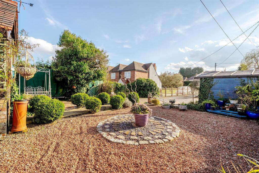 13 Carts Lane, Grendon