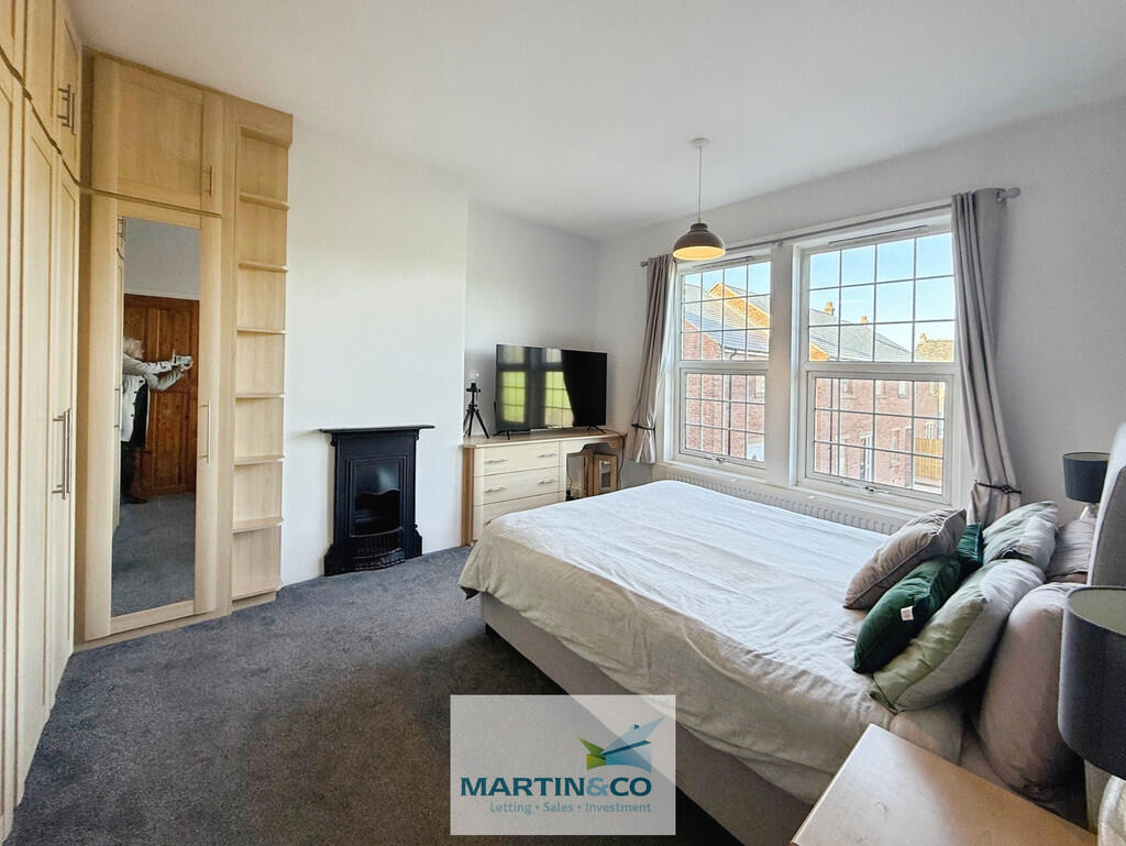 40cade69--4290-83...