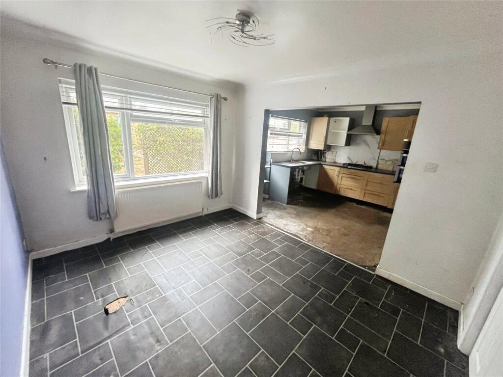 Kitchen/Dining Area