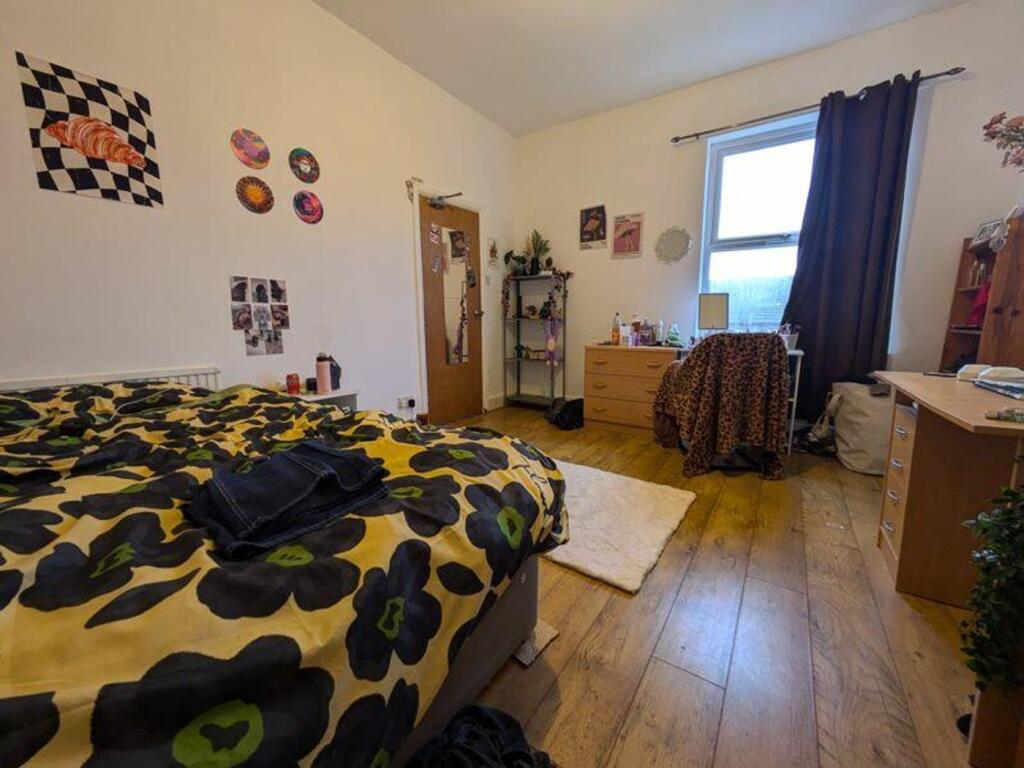 A vibrant and inviting double bedroom with ampl...