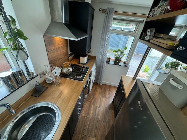 kitchen 2.jpg