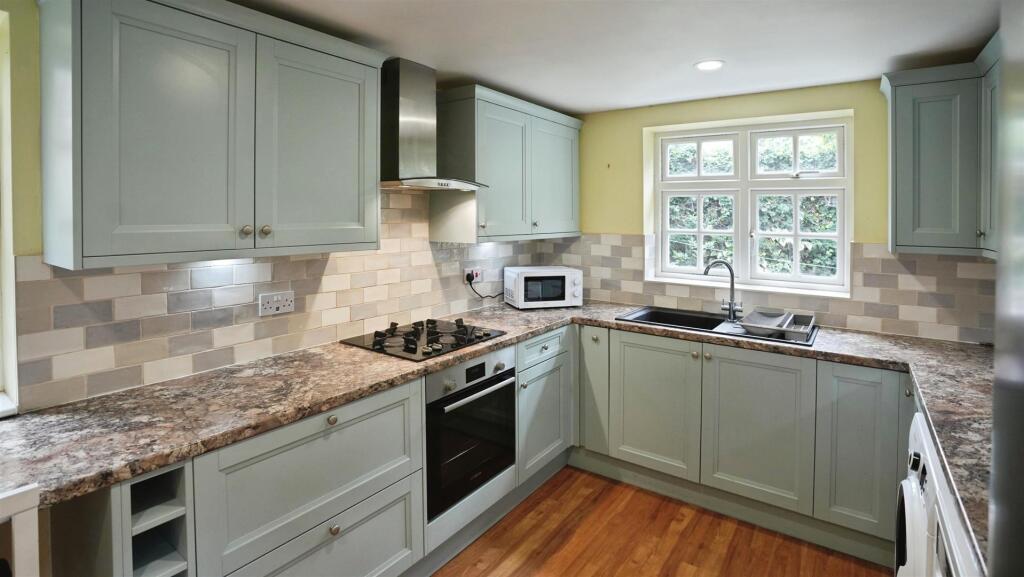 00176800--4726-A55C-B81B07E488FA-22198-000008A3D61