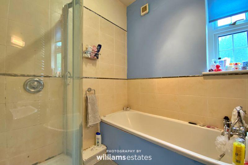 Flat 2 Bathroom