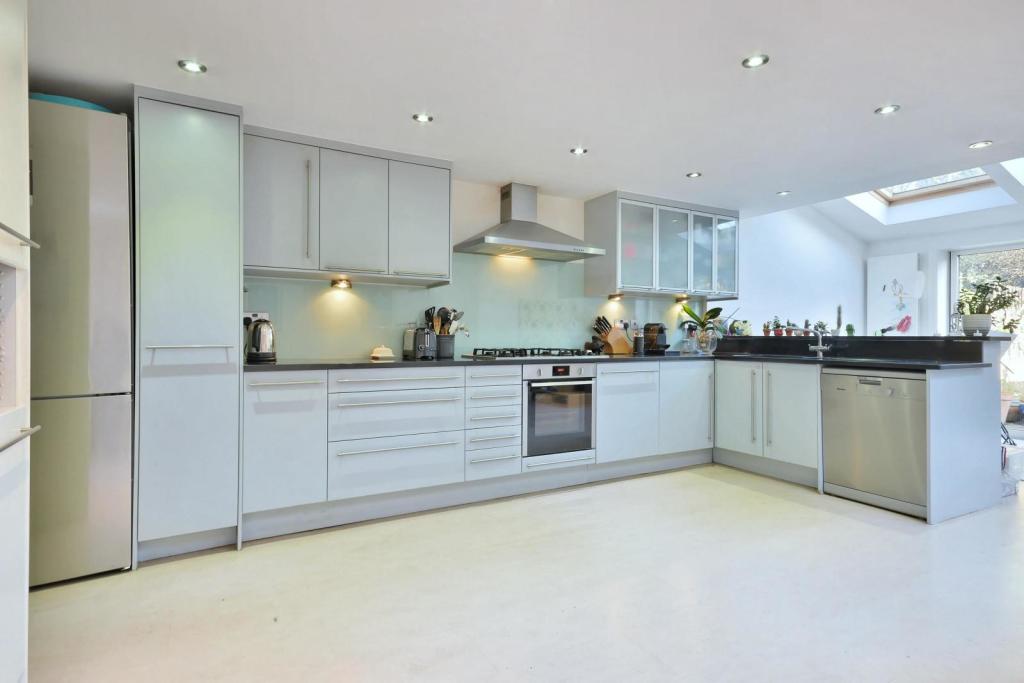 27'4 Kitchen/Family Room