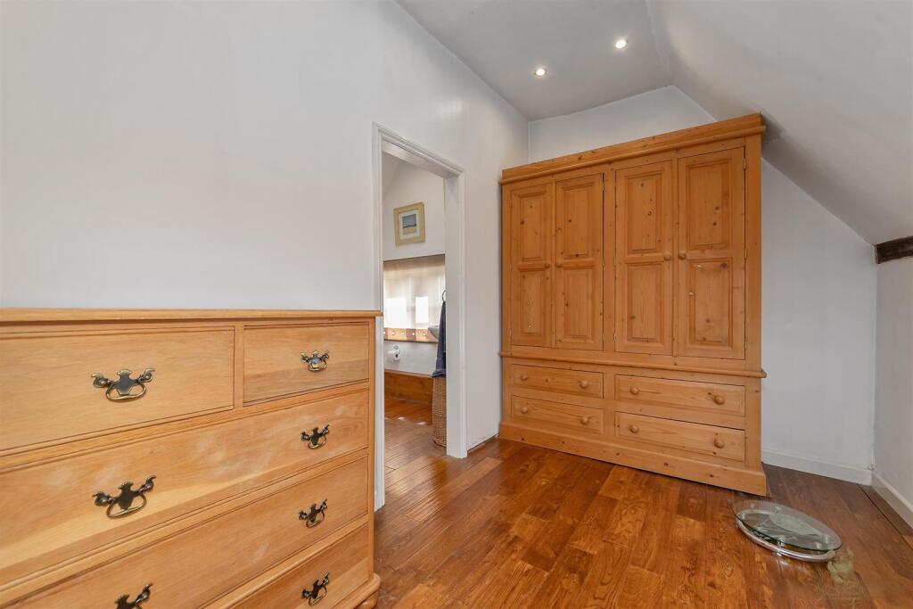 DRESSING AREA