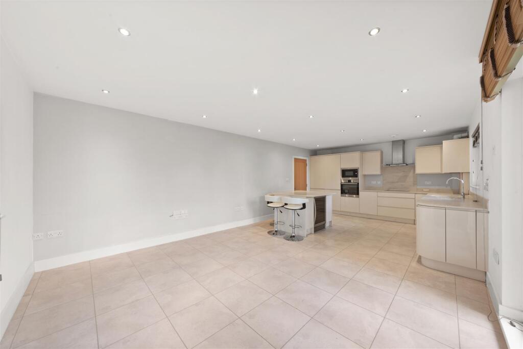 Apartment 4, The Edge 12.jpg