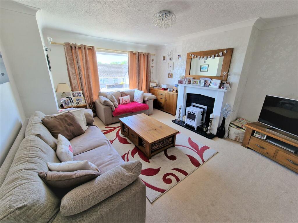 Living Room.jpg