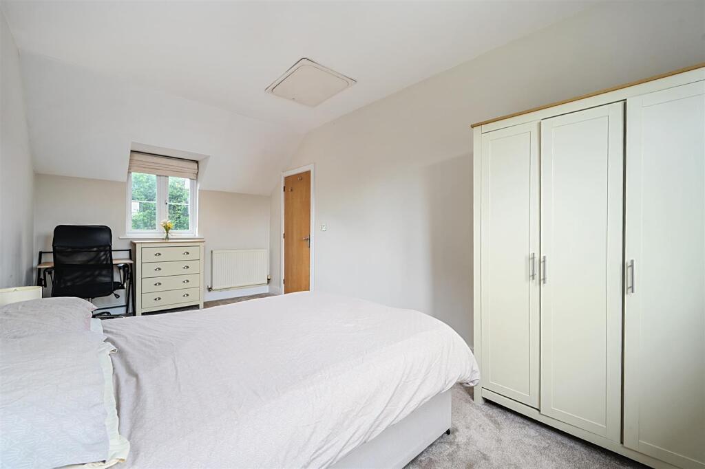 Bedroom 1.jpg