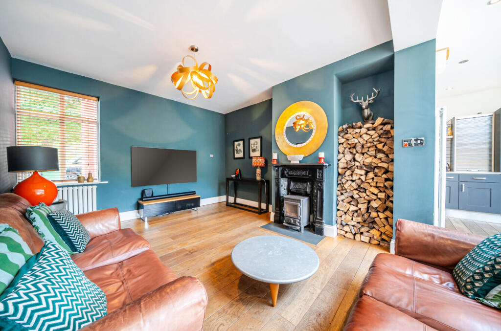 1362101-2-68de644...